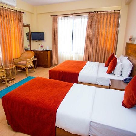 Hotel Tara Pokhara Esterno foto