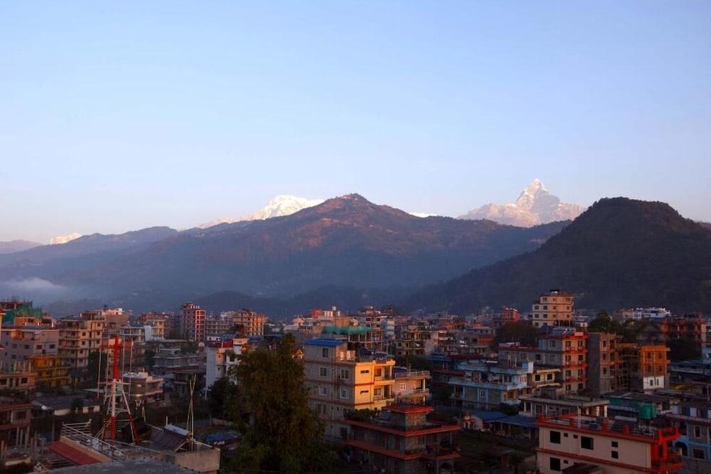 Hotel Tara Pokhara Esterno foto