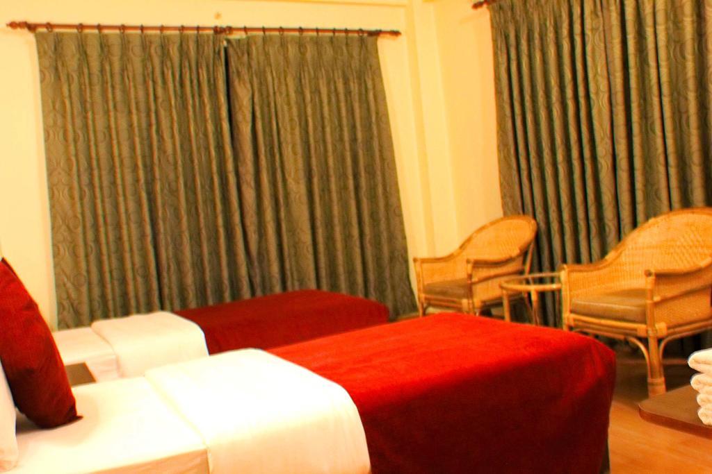 Hotel Tara Pokhara Esterno foto