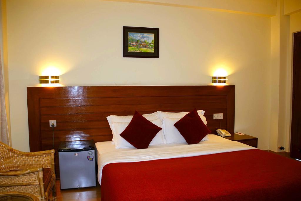 Hotel Tara Pokhara Esterno foto