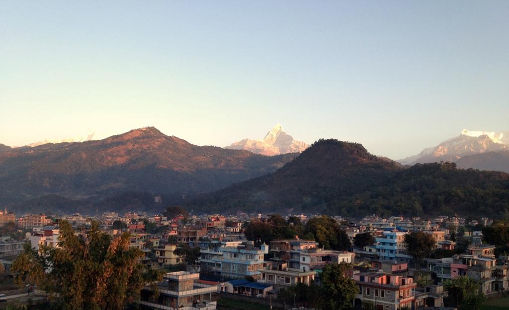 Hotel Tara Pokhara Esterno foto