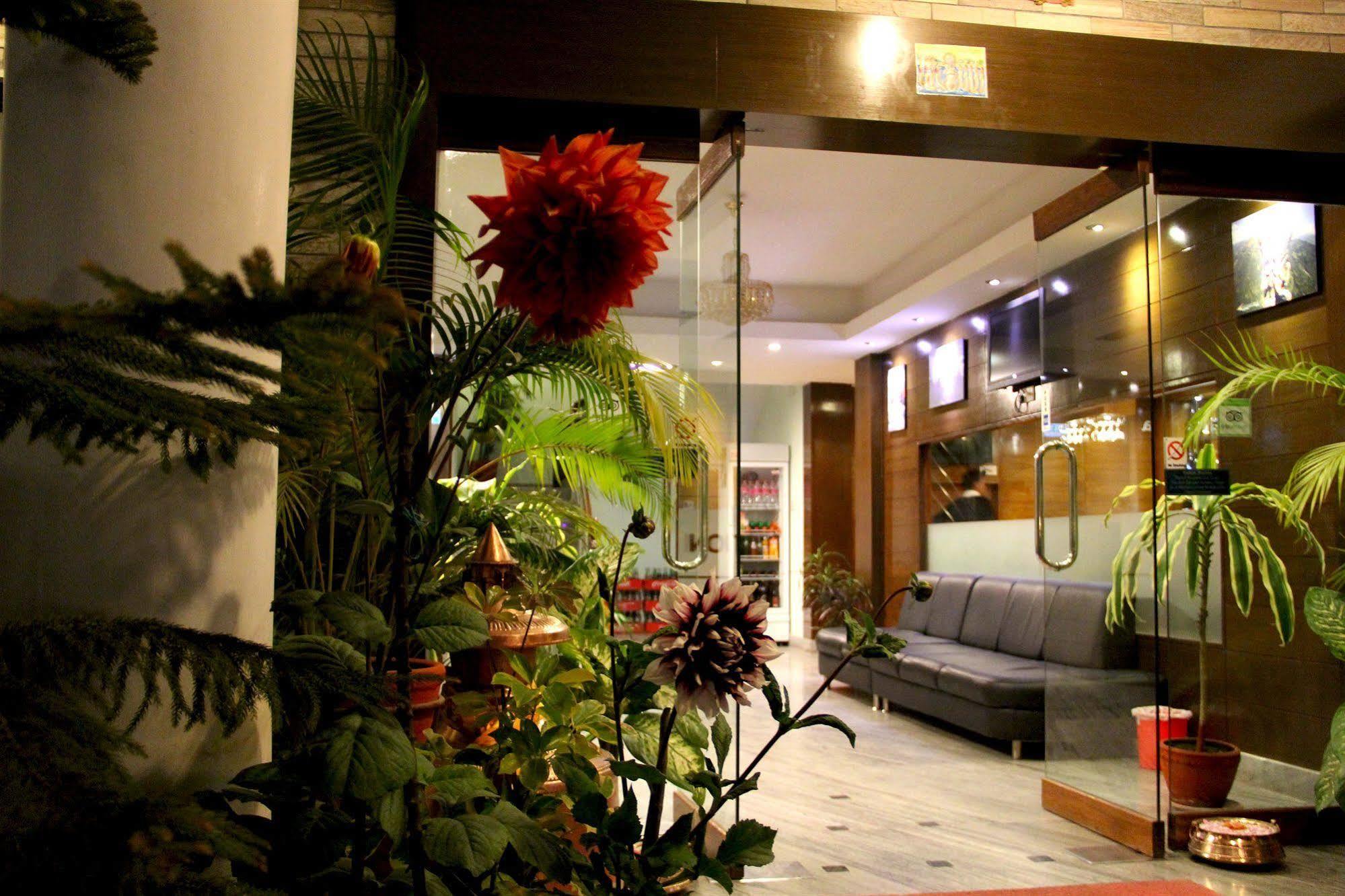 Hotel Tara Pokhara Esterno foto
