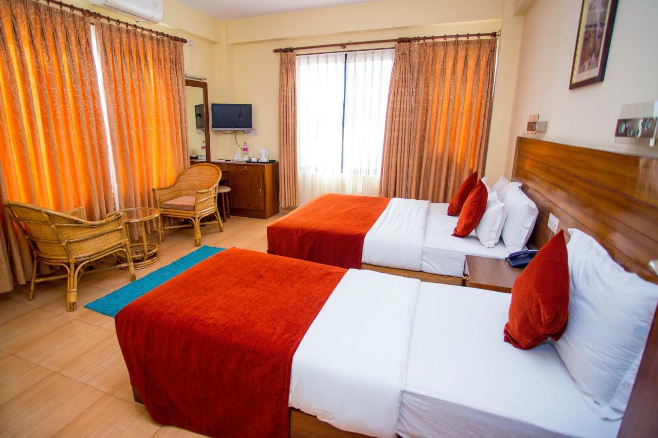 Hotel Tara Pokhara Esterno foto