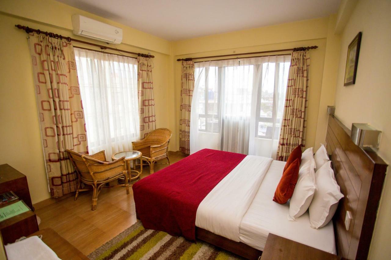 Hotel Tara Pokhara Esterno foto