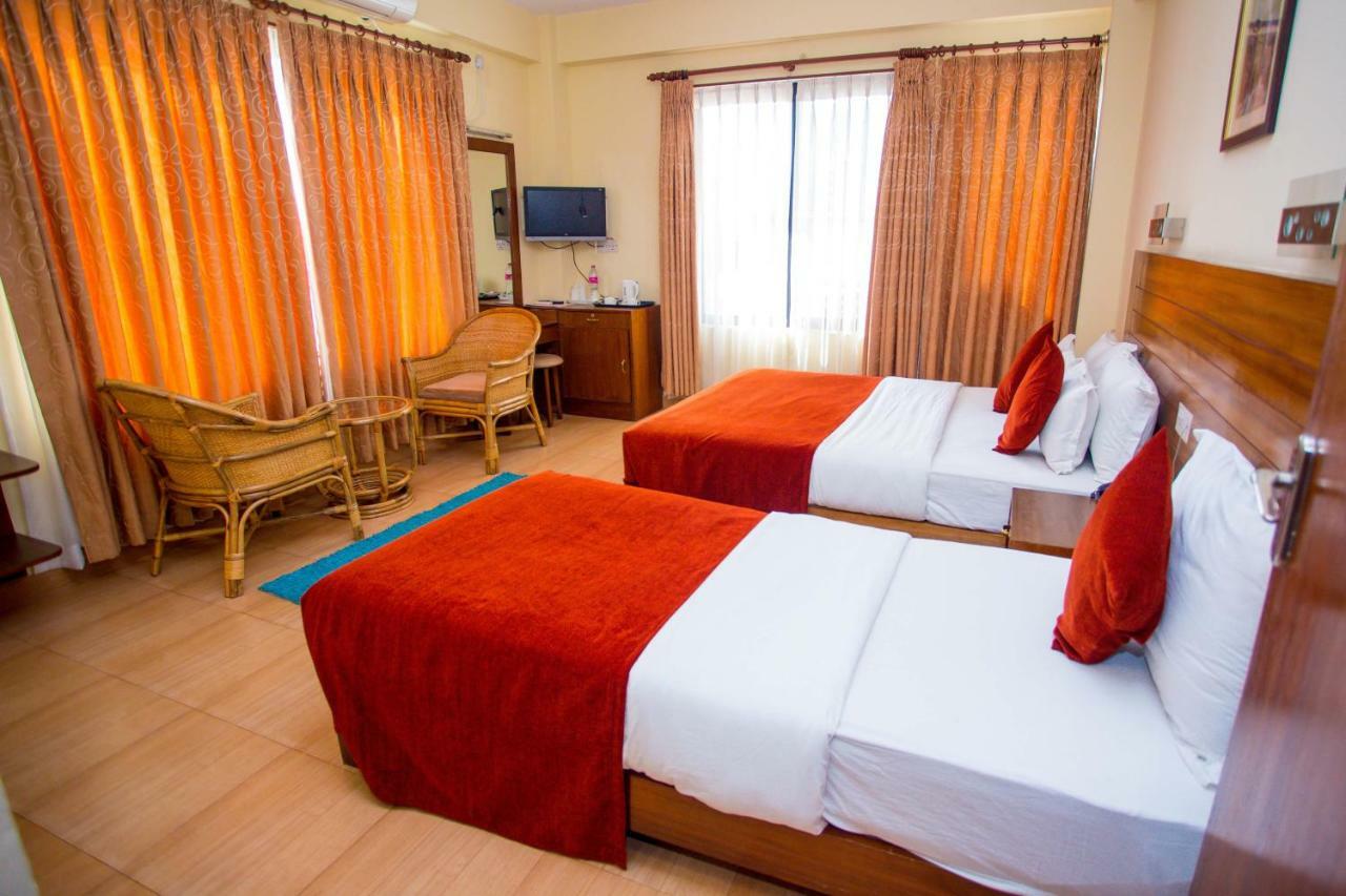 Hotel Tara Pokhara Esterno foto