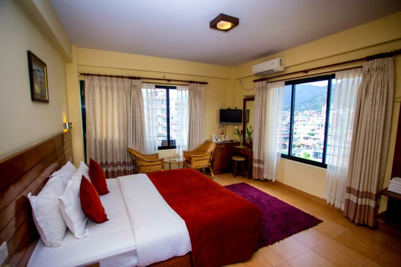 Hotel Tara Pokhara Esterno foto