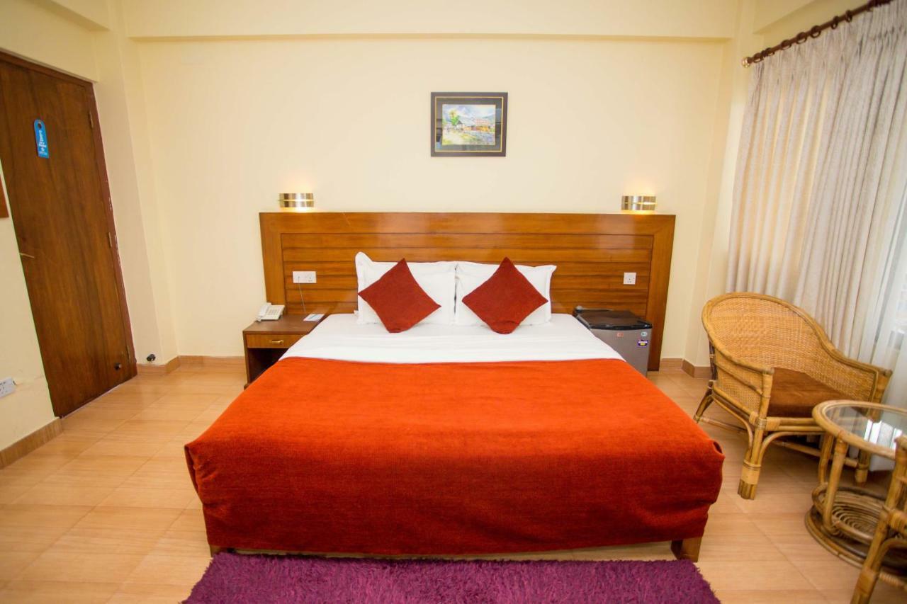 Hotel Tara Pokhara Esterno foto