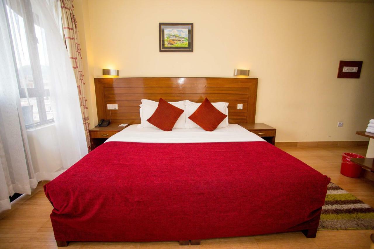 Hotel Tara Pokhara Esterno foto