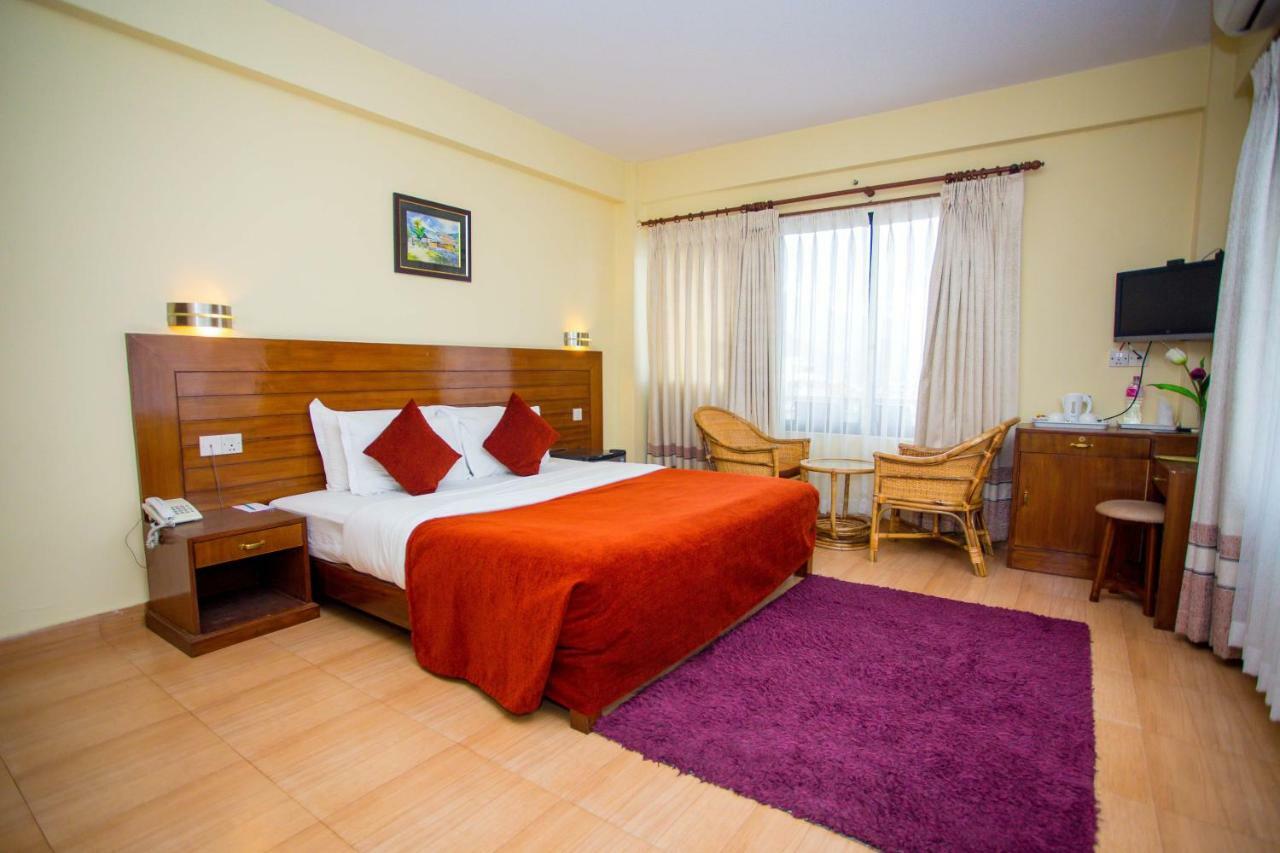 Hotel Tara Pokhara Esterno foto
