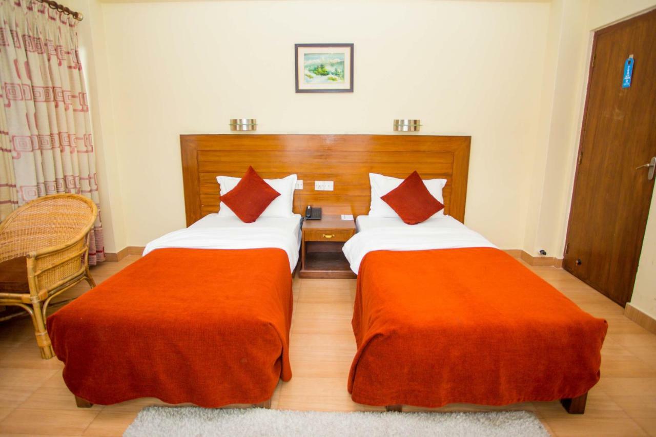 Hotel Tara Pokhara Esterno foto