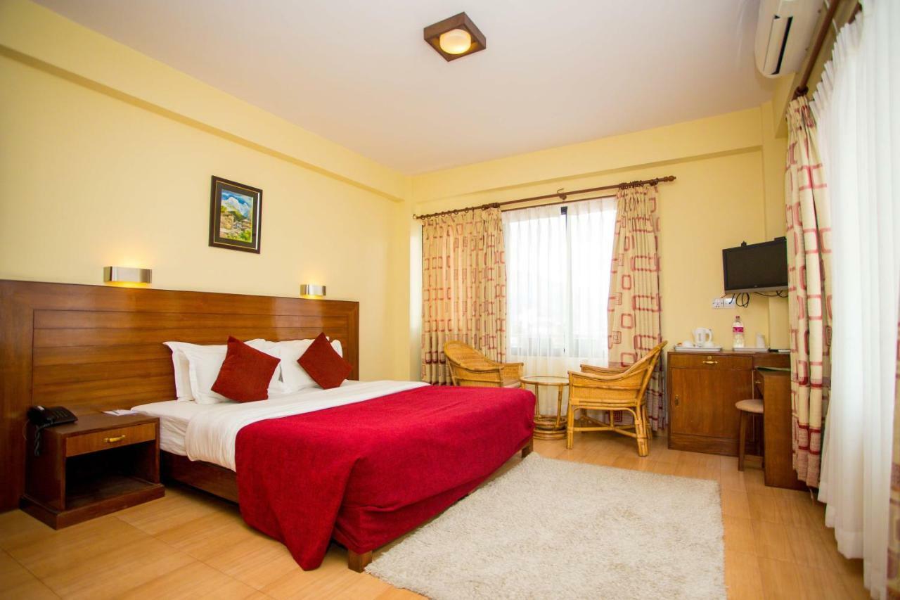 Hotel Tara Pokhara Esterno foto