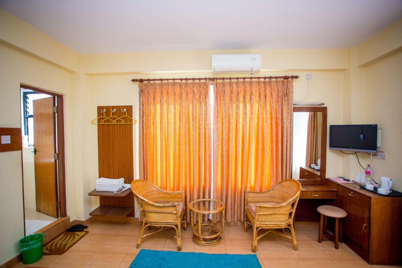 Hotel Tara Pokhara Esterno foto