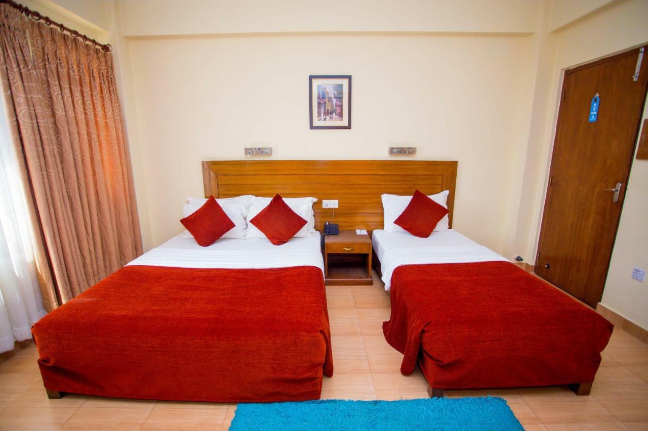 Hotel Tara Pokhara Esterno foto