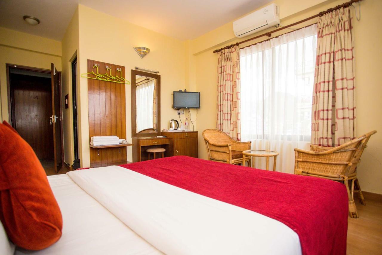 Hotel Tara Pokhara Esterno foto