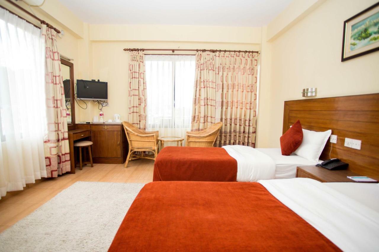 Hotel Tara Pokhara Esterno foto