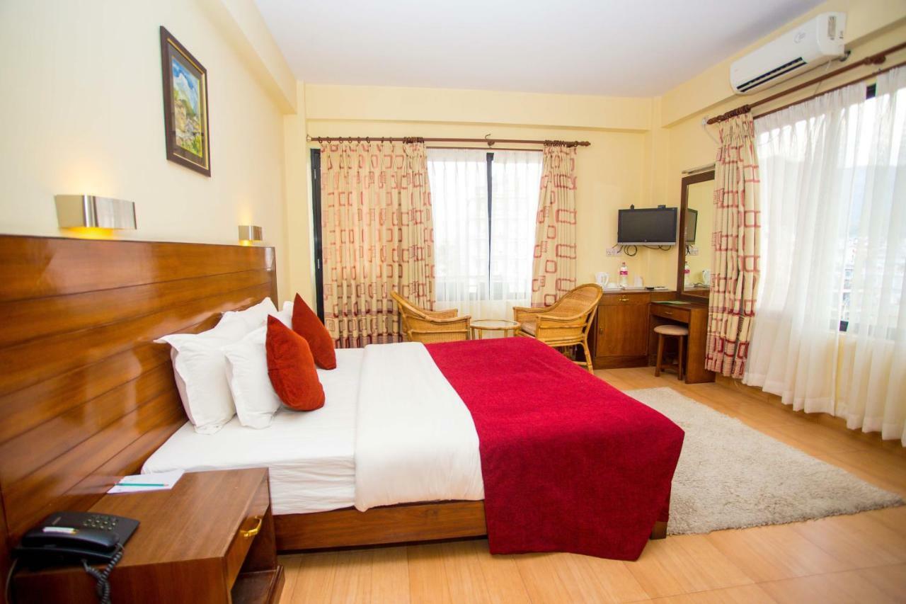 Hotel Tara Pokhara Esterno foto