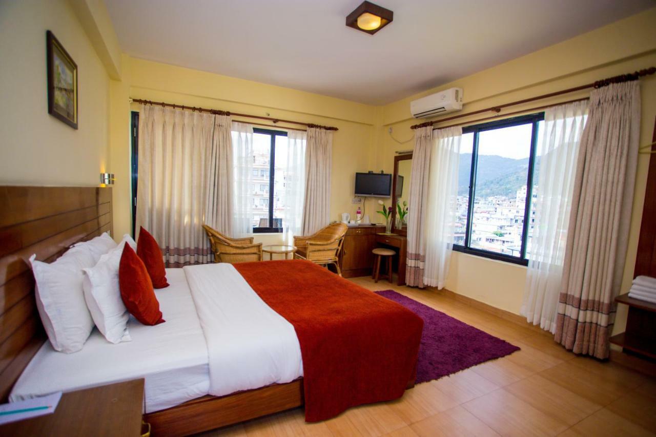 Hotel Tara Pokhara Esterno foto