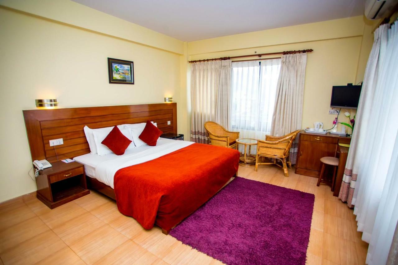 Hotel Tara Pokhara Esterno foto