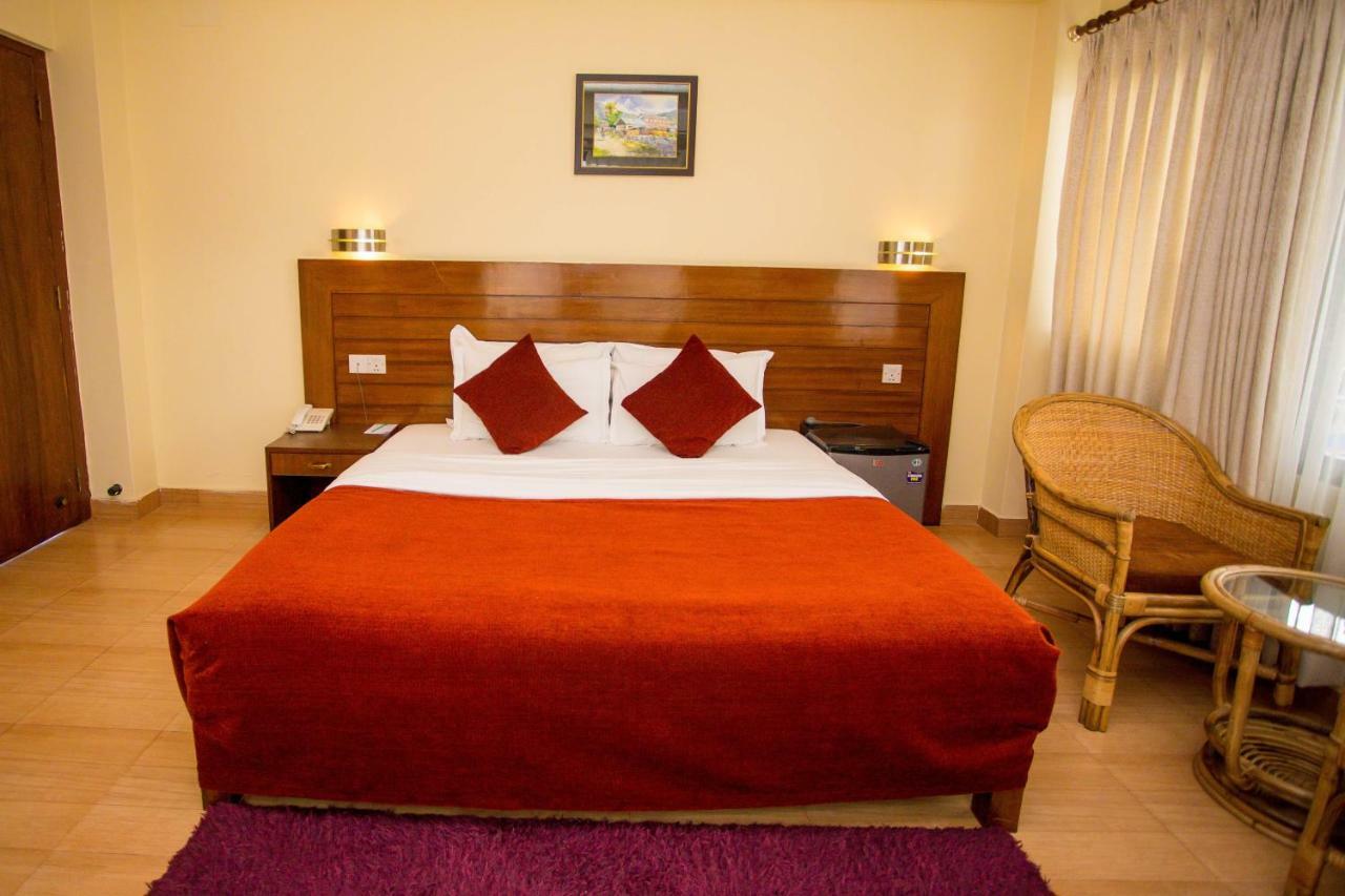 Hotel Tara Pokhara Esterno foto