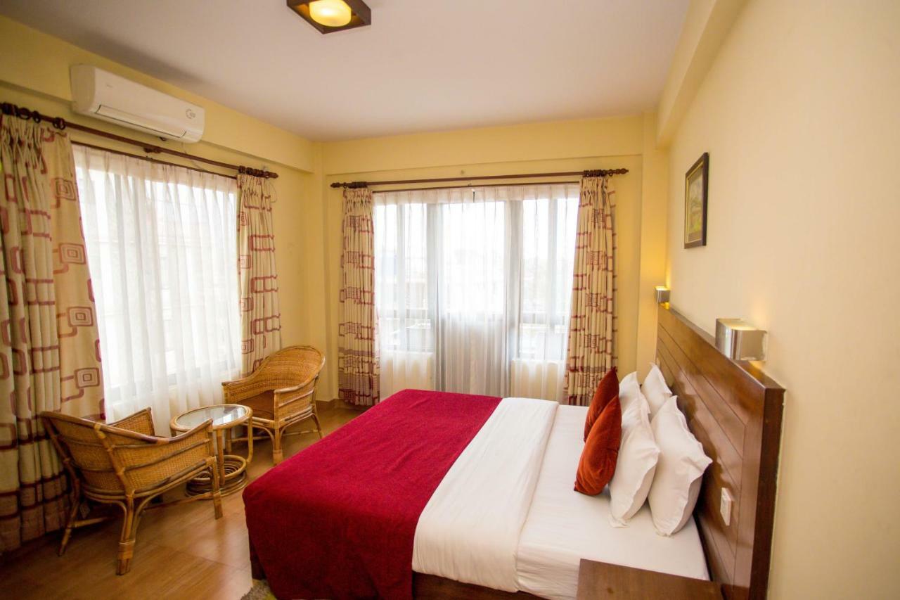 Hotel Tara Pokhara Esterno foto