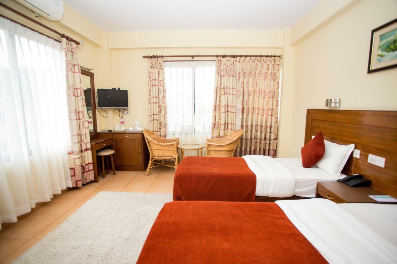 Hotel Tara Pokhara Esterno foto