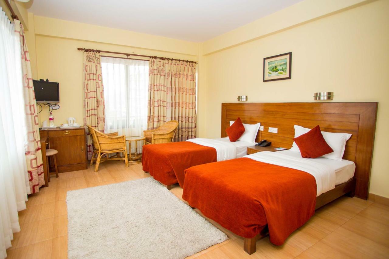 Hotel Tara Pokhara Esterno foto