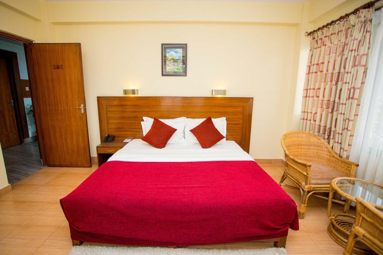Hotel Tara Pokhara Esterno foto